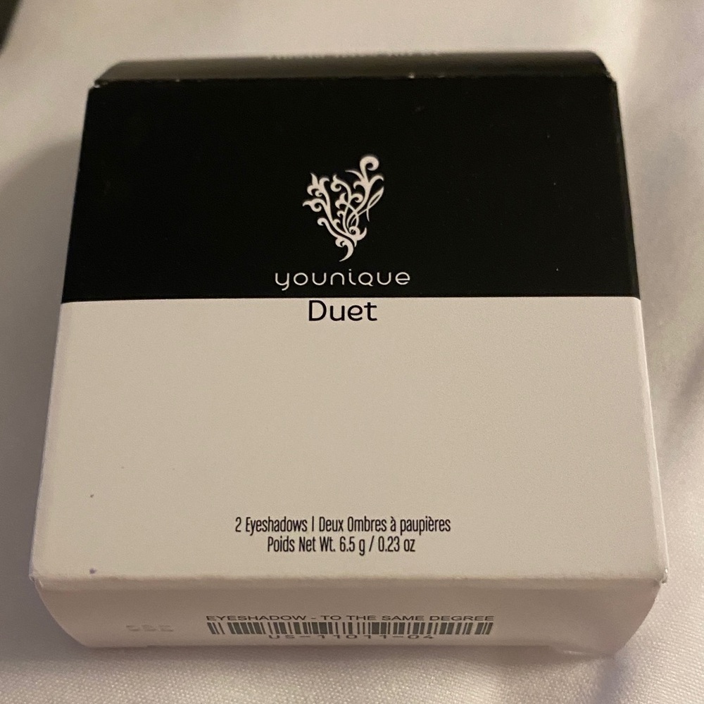 Younique Black & White Pouch with Makeup Essentials - Picture 6 of 10